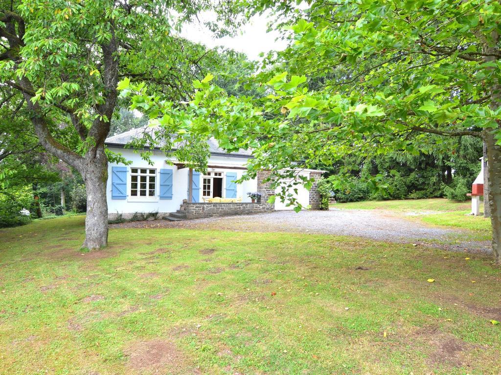 Furnished Bungalow In Monceau En Ardenne With Garden Barbecue Oizy Δωμάτιο φωτογραφία