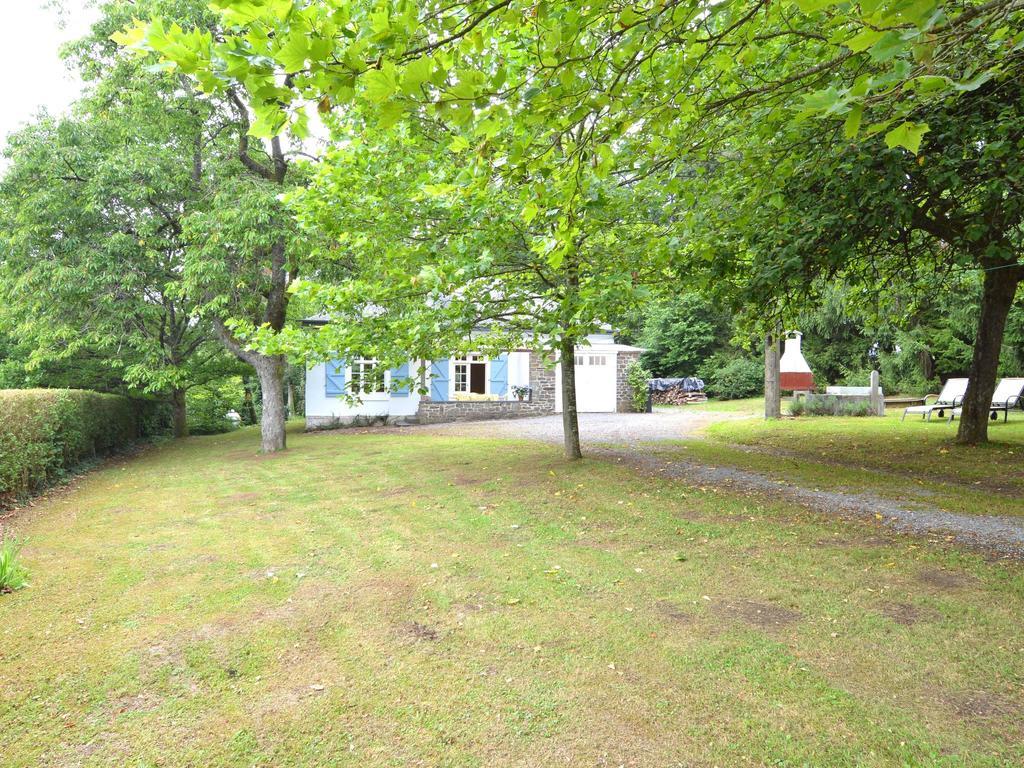 Furnished Bungalow In Monceau En Ardenne With Garden Barbecue Oizy Εξωτερικό φωτογραφία